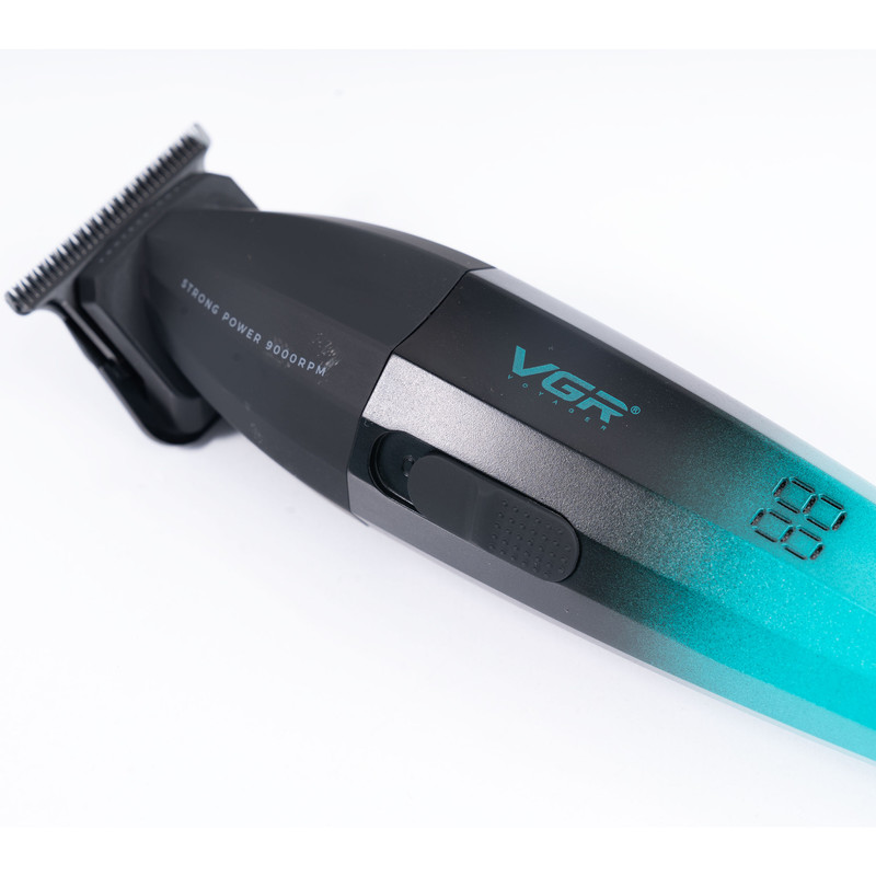 ماشین اصلاح موی سر و صورت وی جی ار مدل V-906، اصلاح به صورت صفر زن، خط زن، منبع انرژی باتری، تکنولوژی اصلاح به صورت تریمر، مدت زمان شارژ 150 دقیقه و مدت زمان استفاده پس از شارژ 240 دقیقه، به همراه کابل شارژ USB، برس تمیزکننده، روغن و محافظ، عملکرد توربو