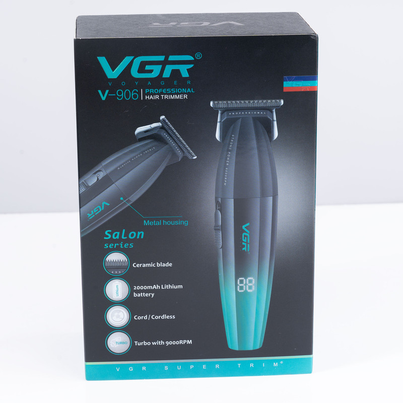 ماشین اصلاح موی سر و صورت وی جی ار مدل V-906، اصلاح به صورت صفر زن، خط زن، منبع انرژی باتری، تکنولوژی اصلاح به صورت تریمر، مدت زمان شارژ 150 دقیقه و مدت زمان استفاده پس از شارژ 240 دقیقه، به همراه کابل شارژ USB، برس تمیزکننده، روغن و محافظ، عملکرد توربو